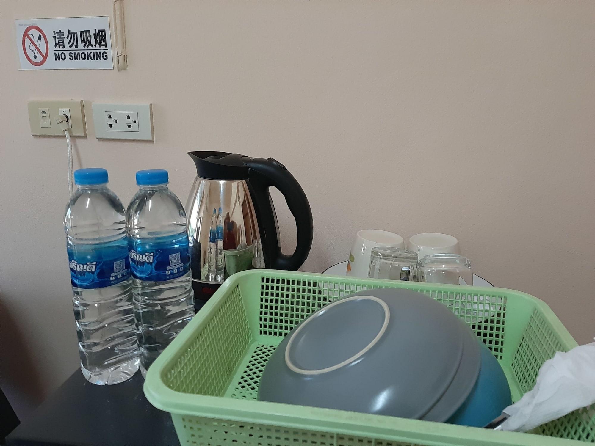 Vanlisut Hotel Ngamwongwan Nonthaburi Eksteriør bilde